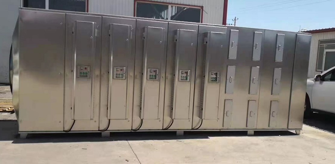 Large low-temperature plasma odor control system with multiple access doors