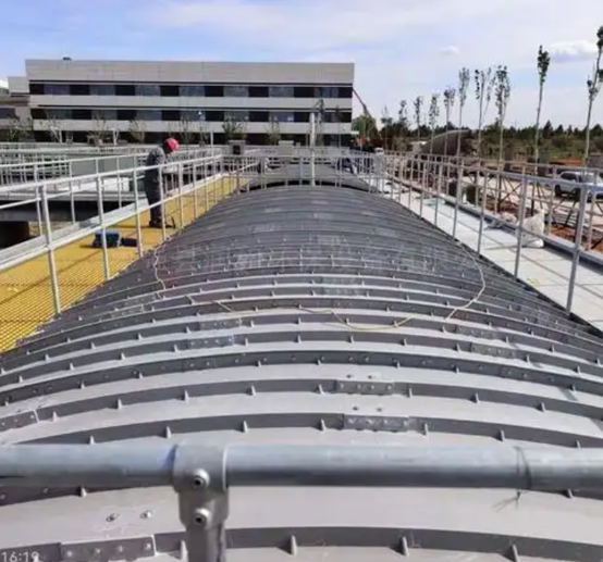 Covered wastewater treatment channel for lift station odor capture