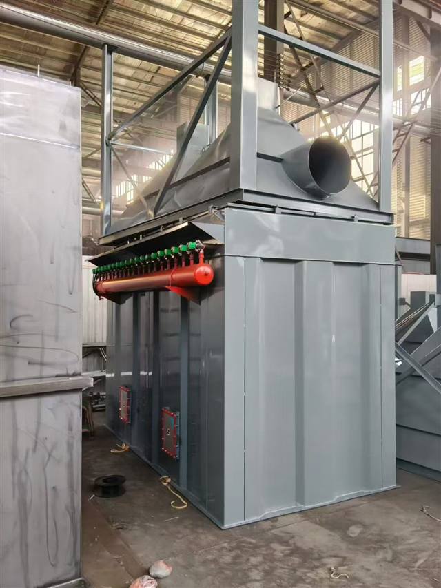 Pulse-jet baghouse dust collector installed outdoors
